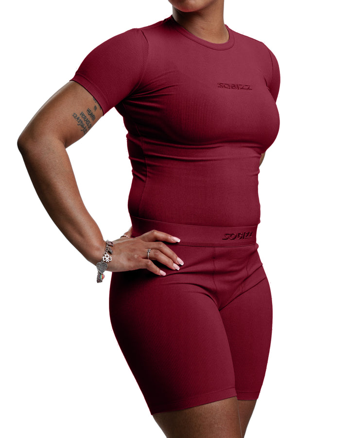 Women Essential S/S Shirt in Burgundy