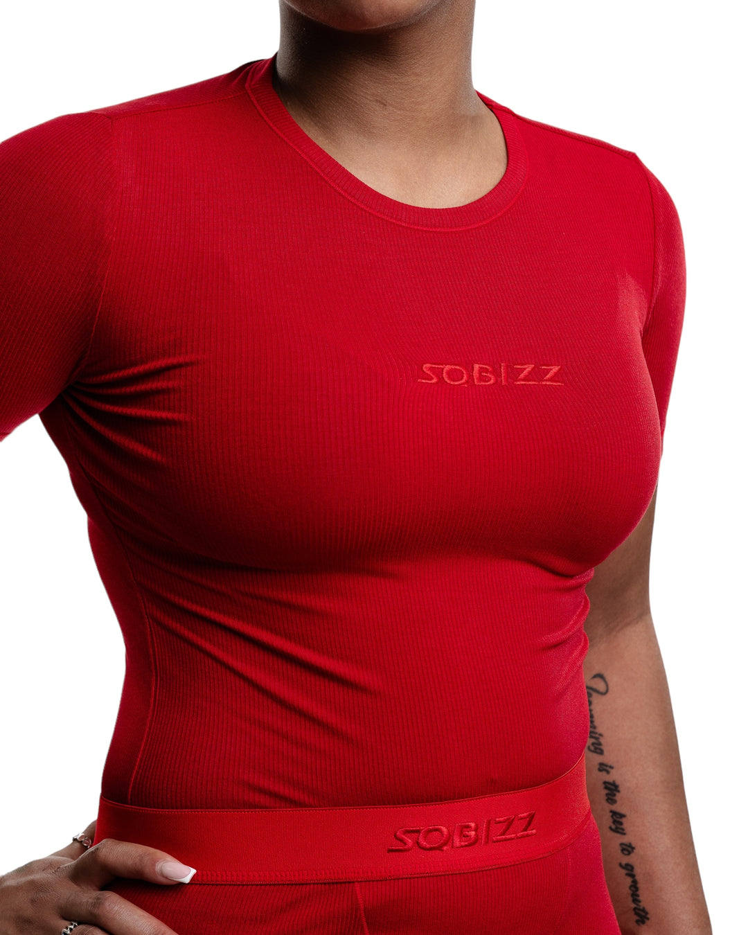 Women Essential S/S Shirt in Red