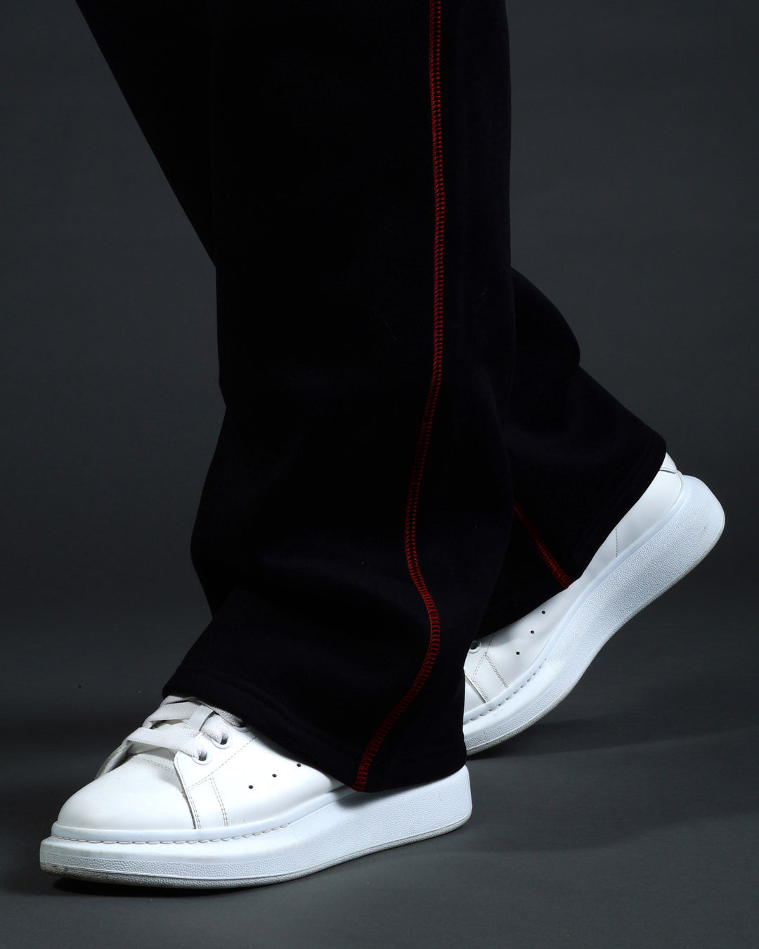 Smoov Sweatpants in Black/Red