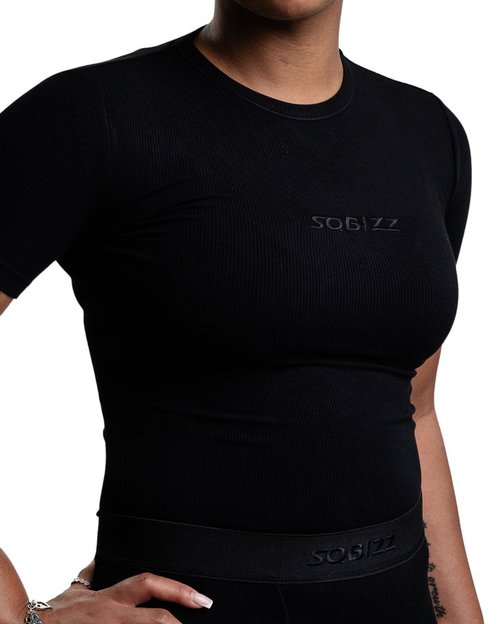 Women Essential S/S Shirt in Black