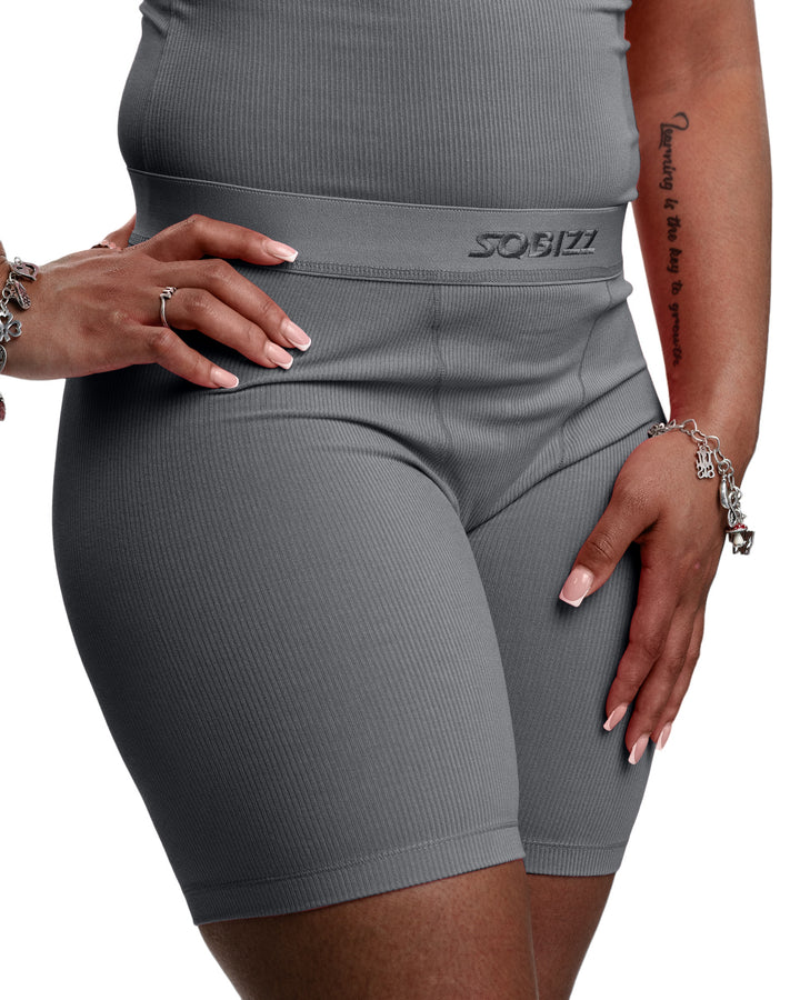 Women Essential Biker Tights in Darkgrey