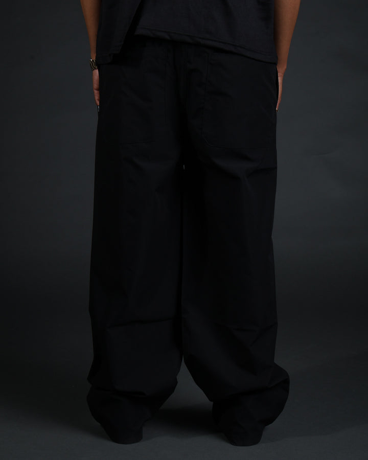 Summit Windpants in Black/White