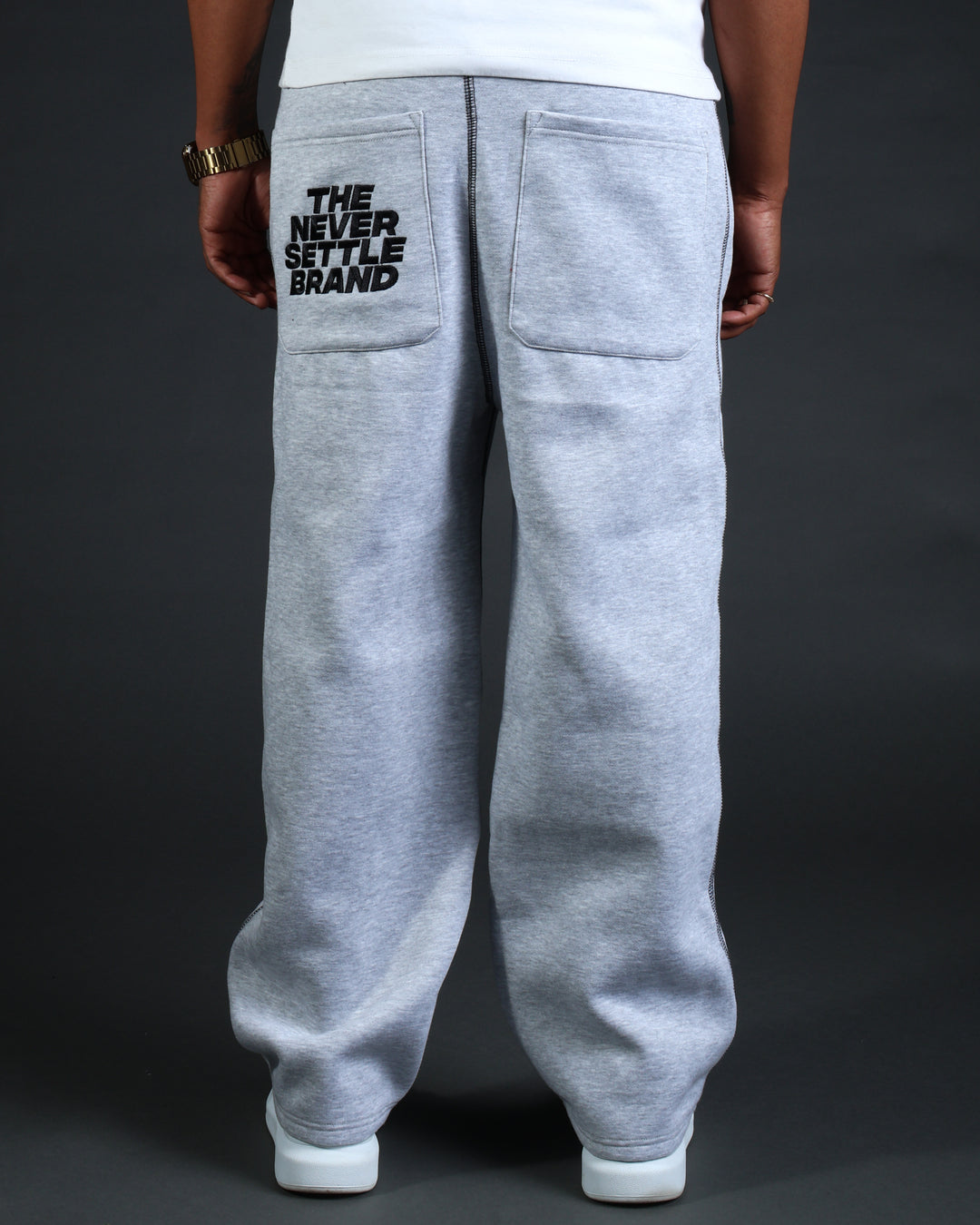 Smoov Sweatpants in Grey/Black