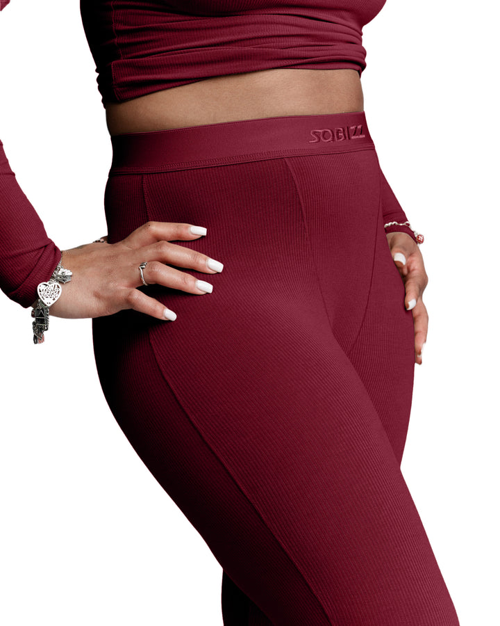 Women Essential Leggings in Burgundy