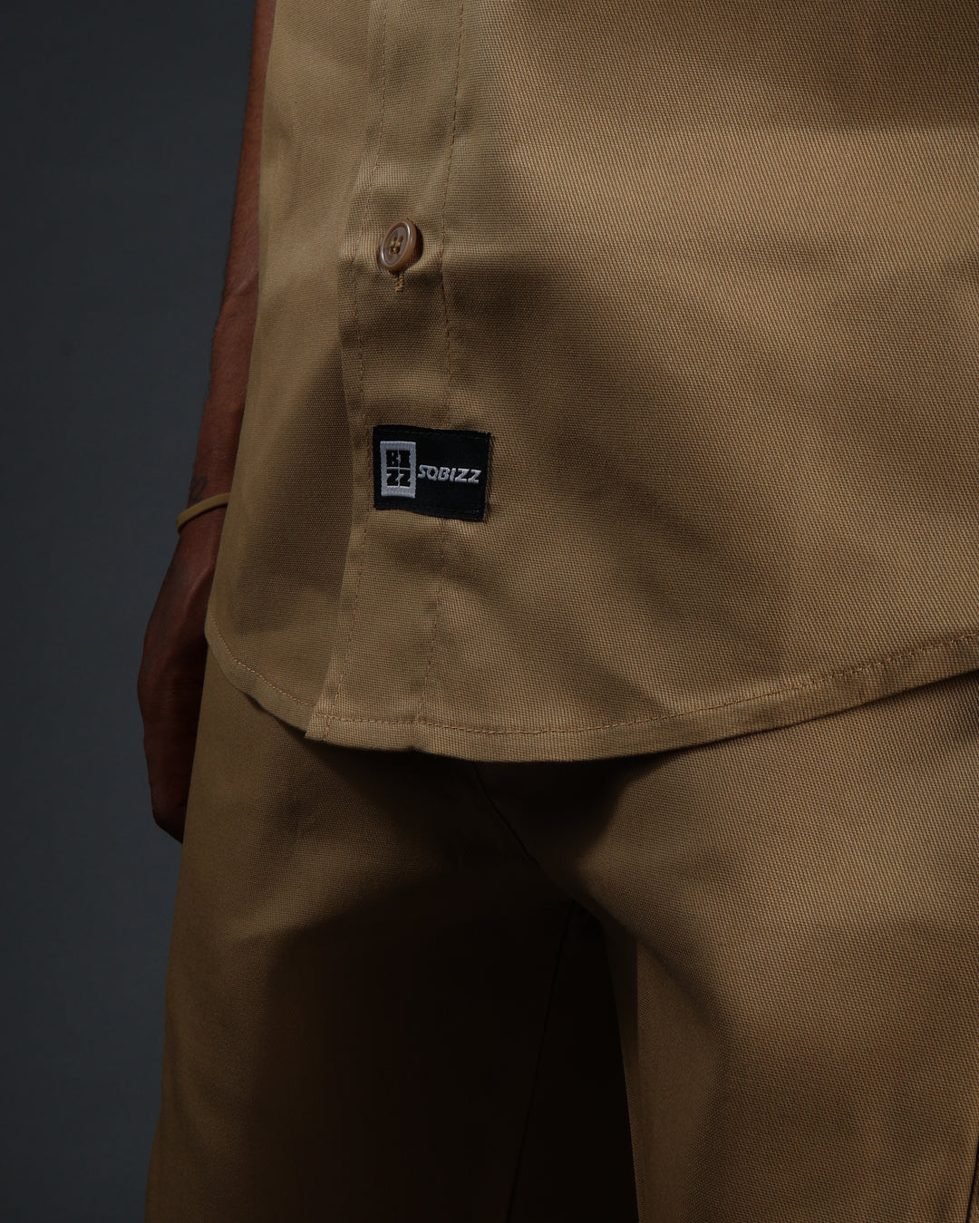 Hussle Shirt in Khaki