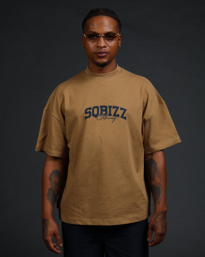 Motto Tee In Wheat/Navy