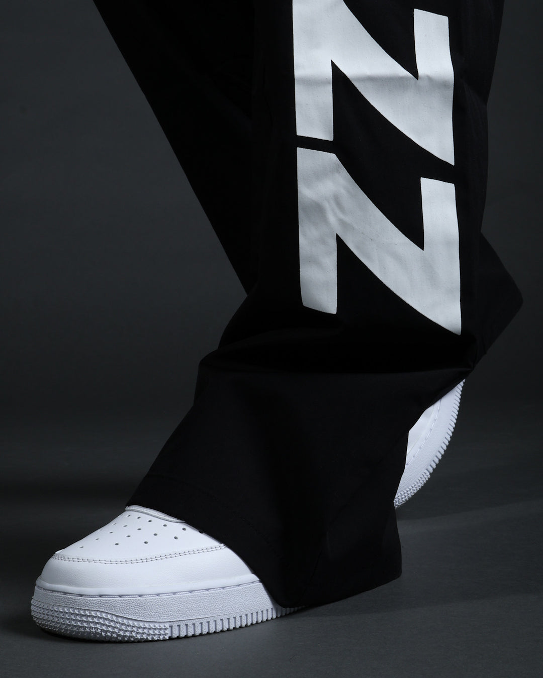 Summit Windpants in Black/White