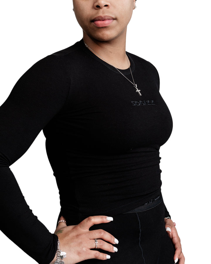 Women Essential L/S Shirt in Black