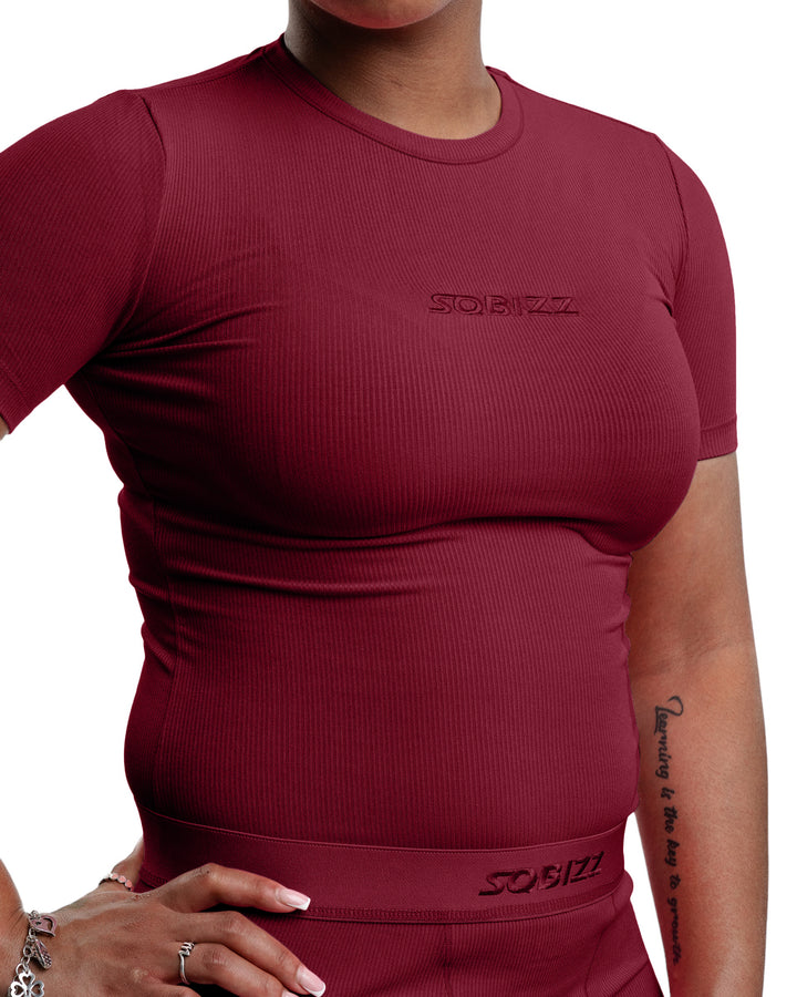Women Essential S/S Shirt in Burgundy
