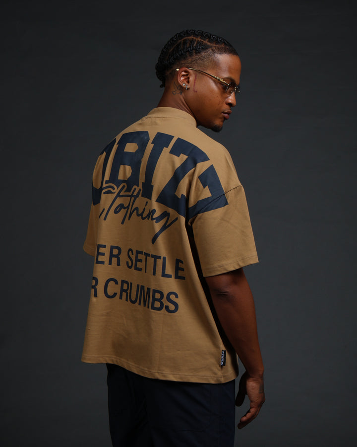 Motto Tee In Wheat/Navy