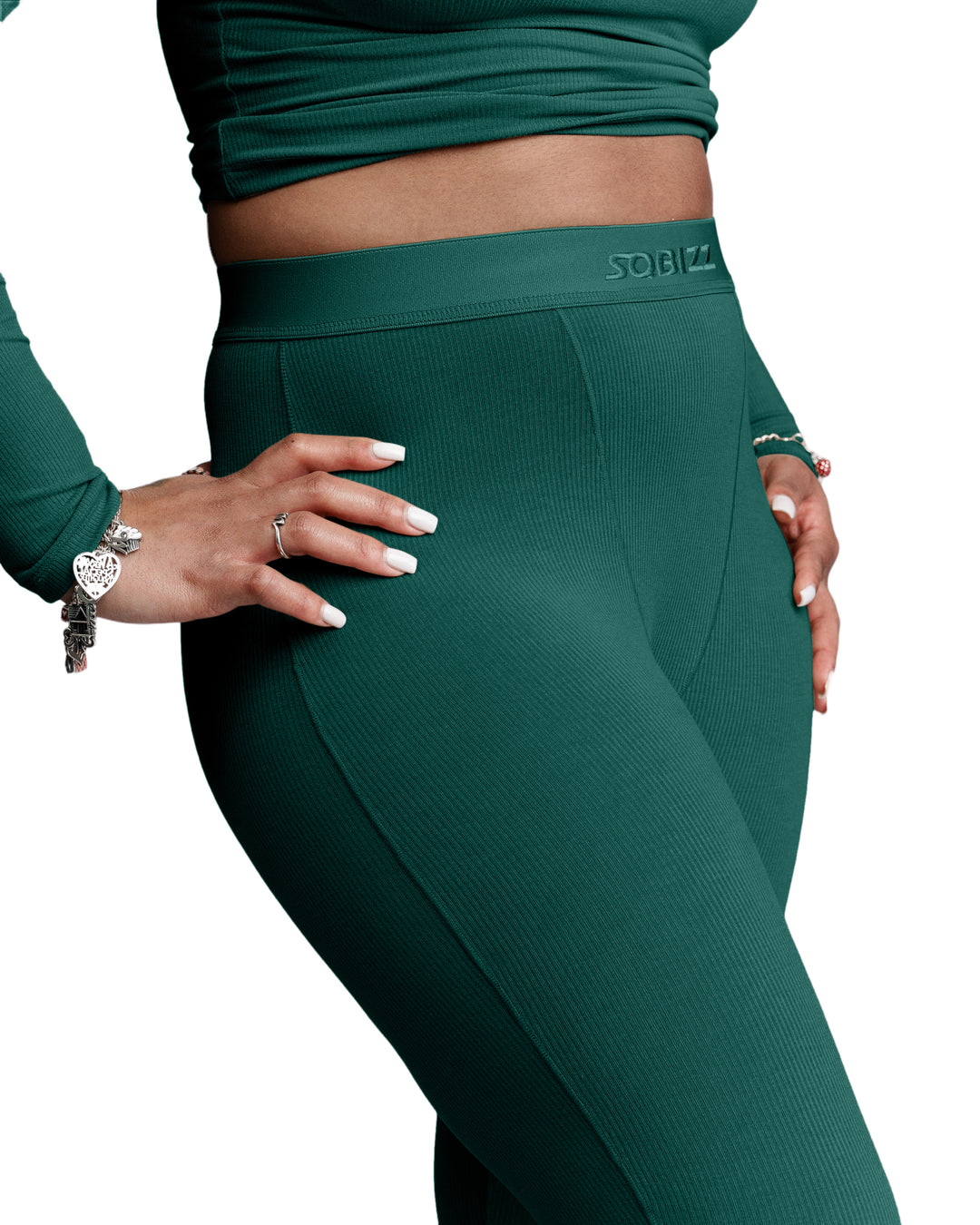 Women Essential Leggings in Darkgreen
