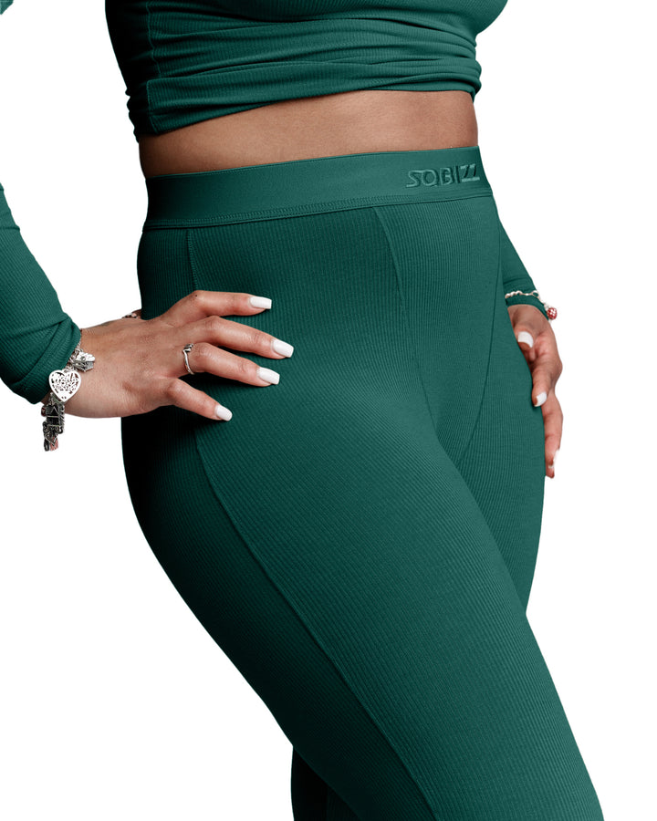 Women Essential Leggings in Darkgreen