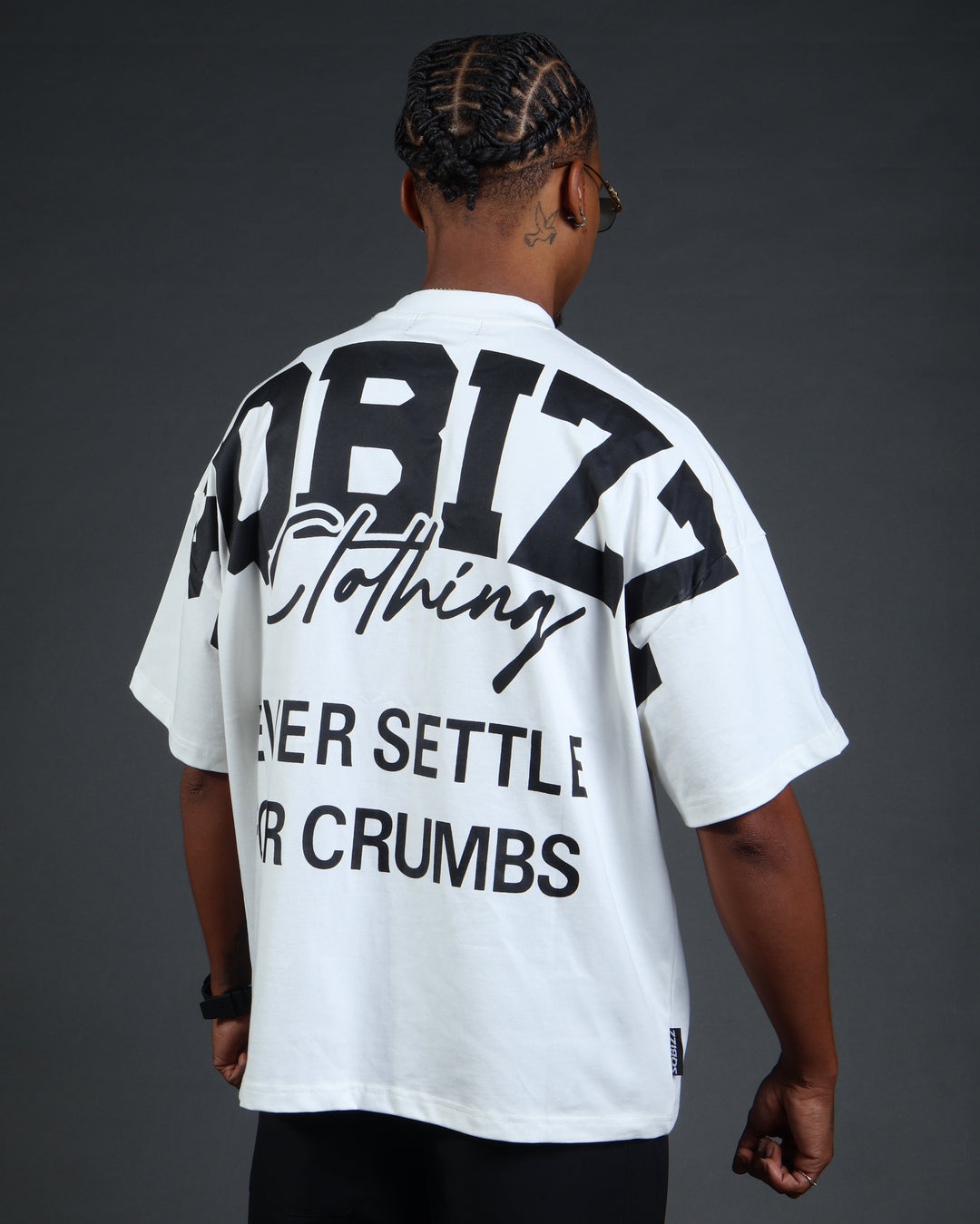 Motto Tee In White/Black
