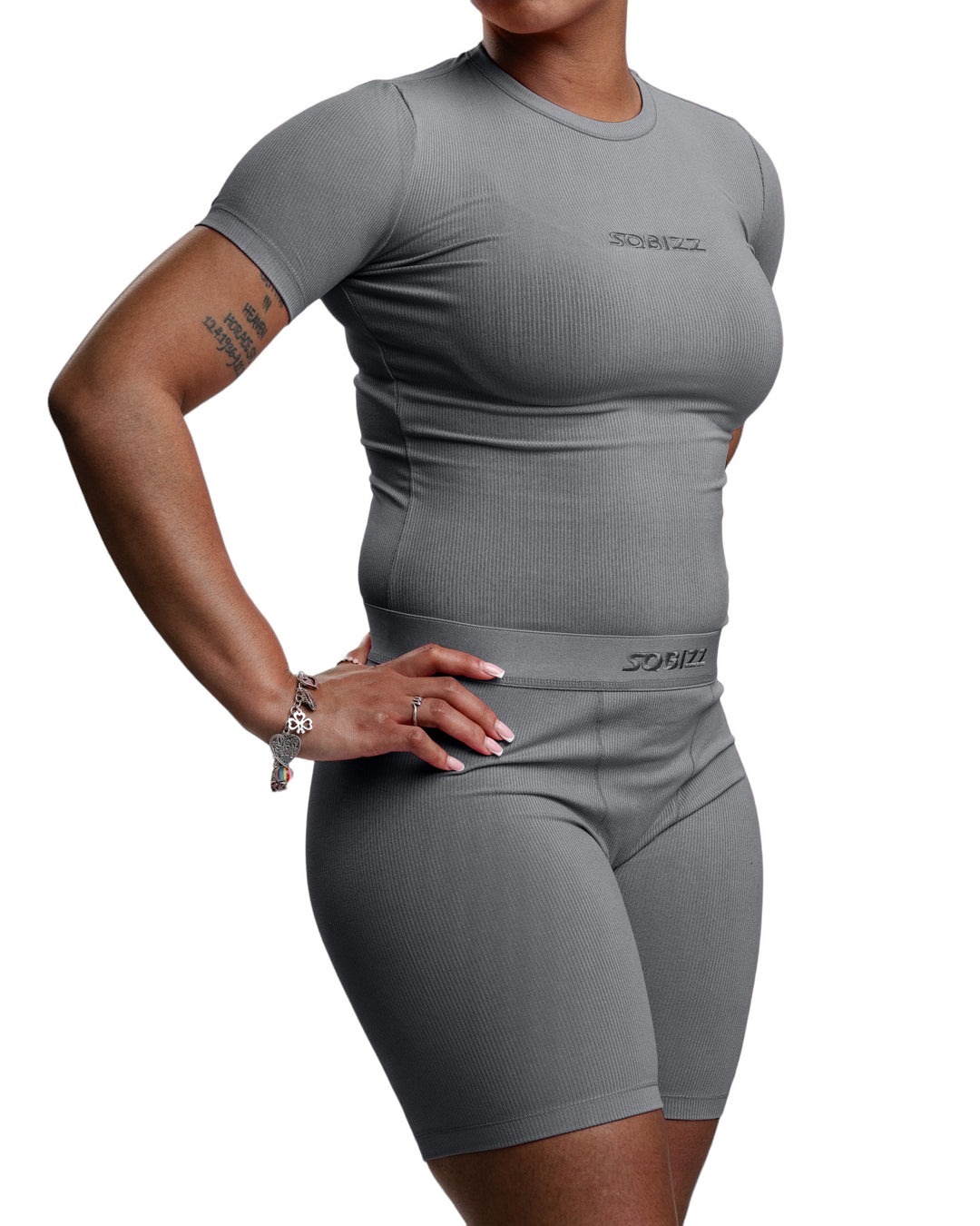Women Essential Biker Tights in Darkgrey