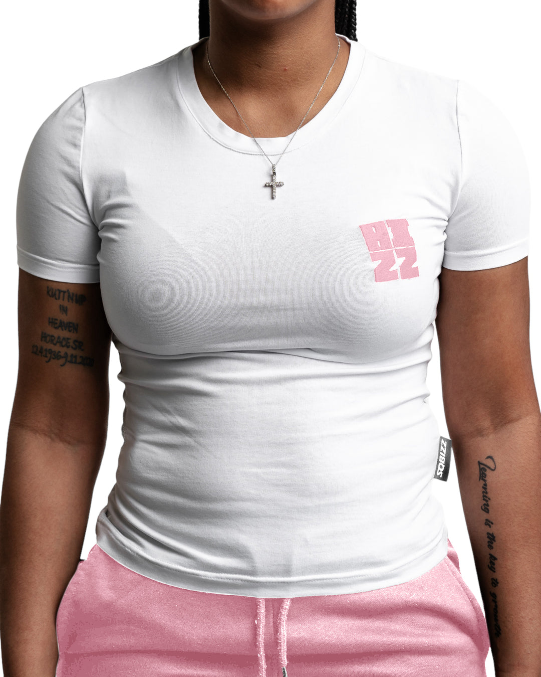 Women Bizz Tee in White/Pink