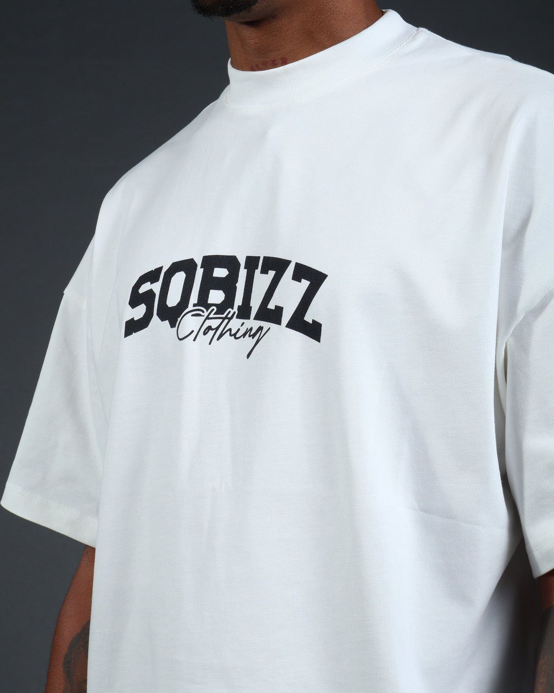 Motto Tee In White/Black