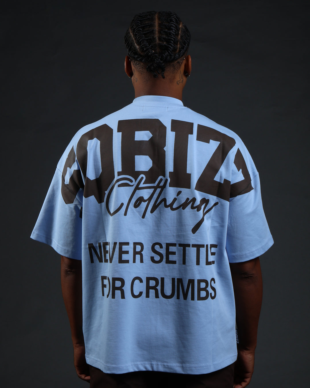 Motto Tee In LightBlue/Brown