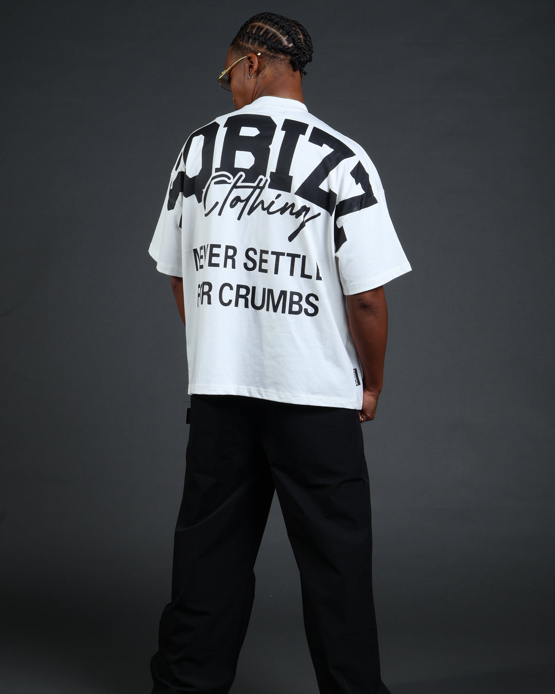Motto Tee In White/Black