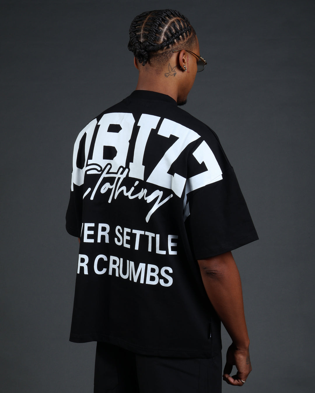 Motto Tee In Black/White
