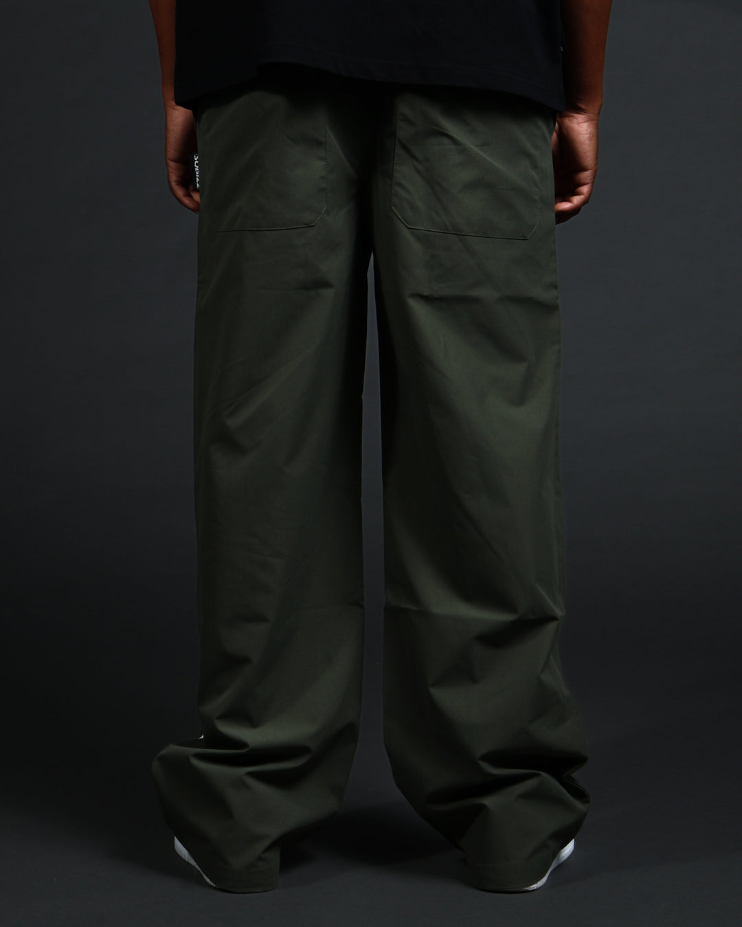 Summit Windpants in Olive/White