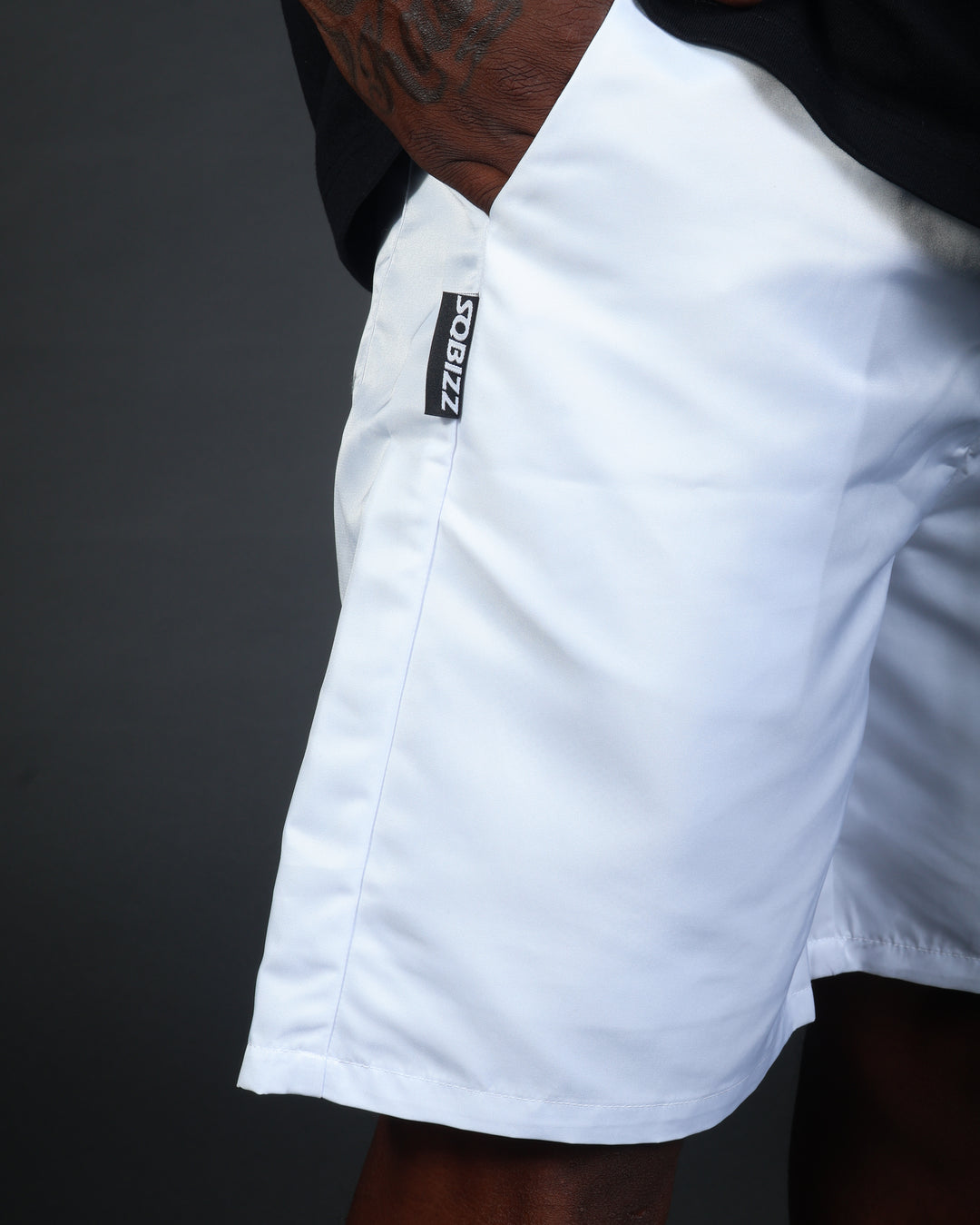 Club Shorts in White/Black