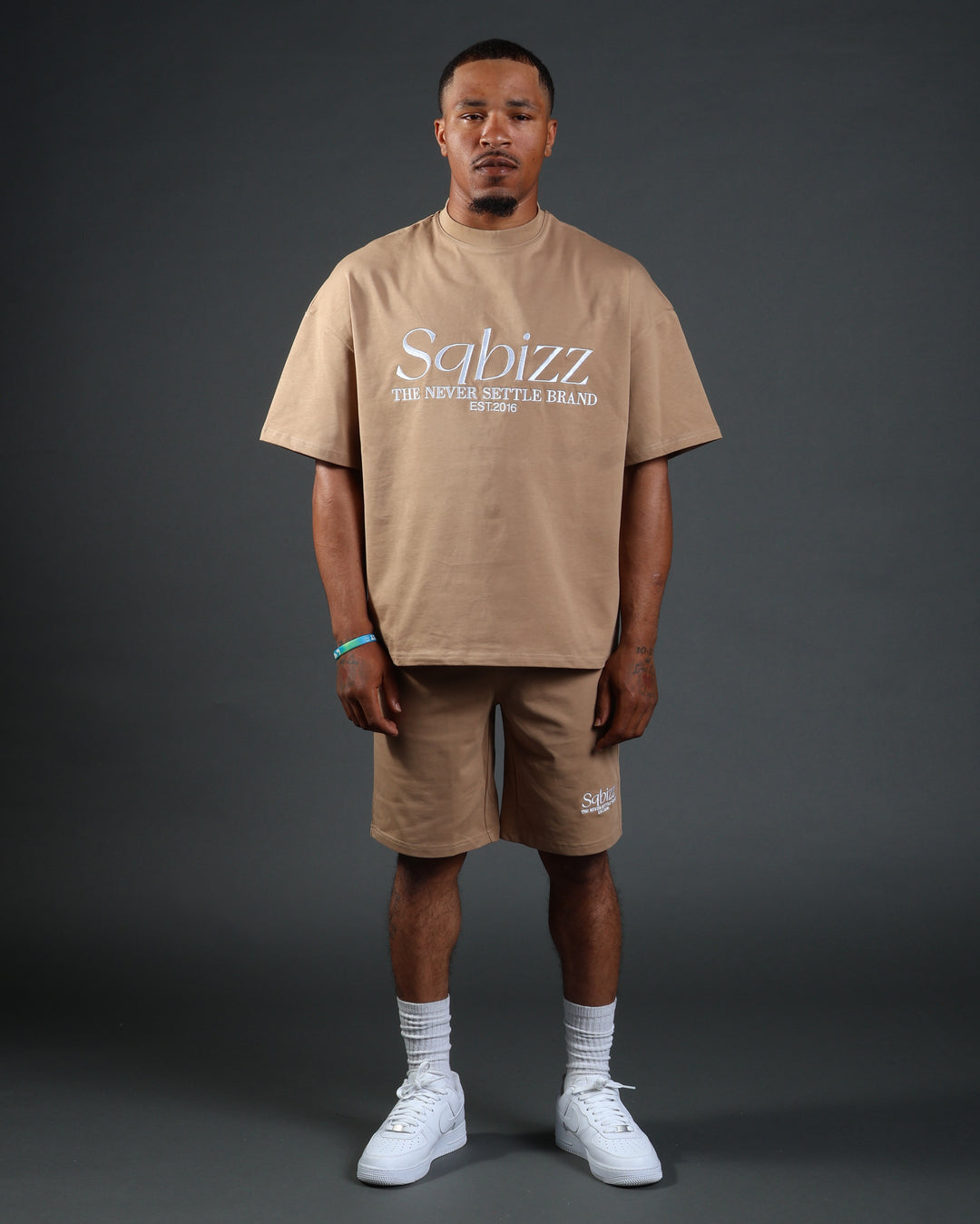 Prestige Tee in Tan/White