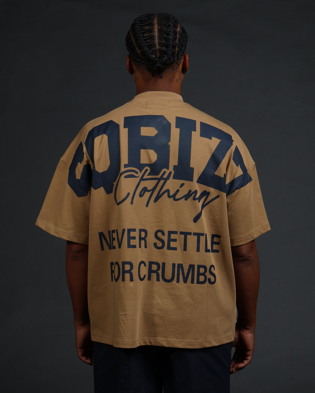 Motto Tee In Wheat/Navy