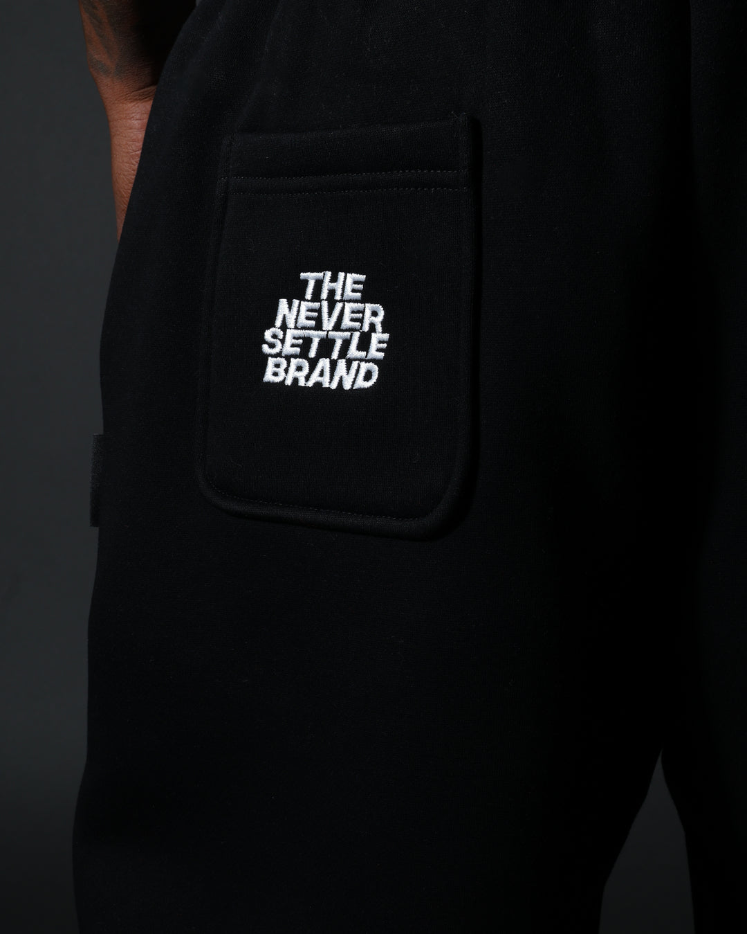 Bizz Sweatpants in Black/White