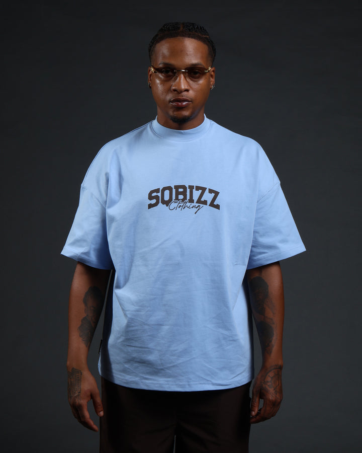 Motto Tee In LightBlue/Brown