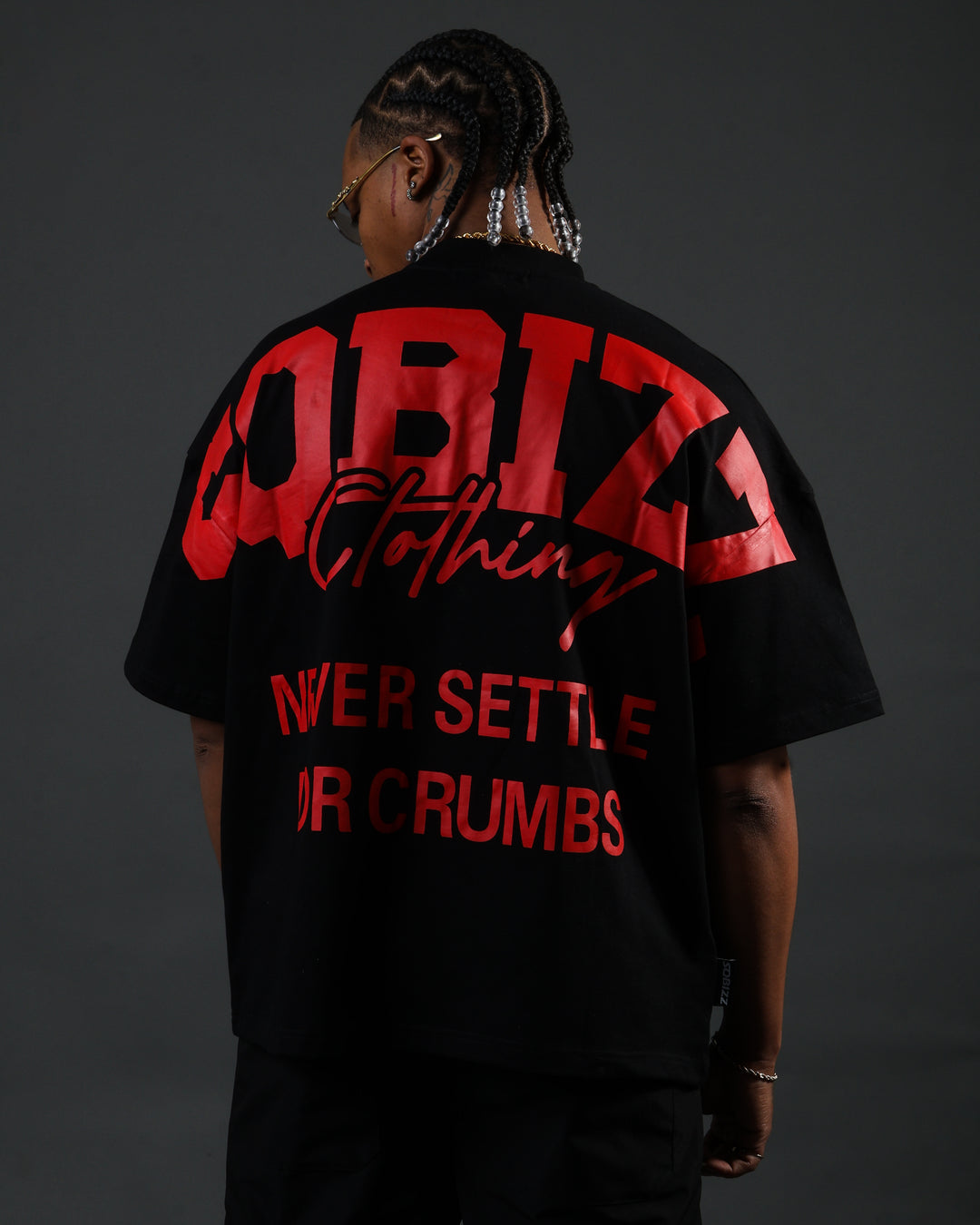Motto Tee - Black/Red