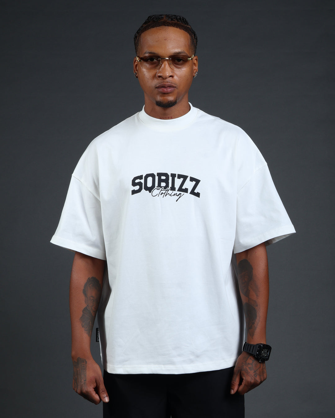 Motto Tee In White/Black