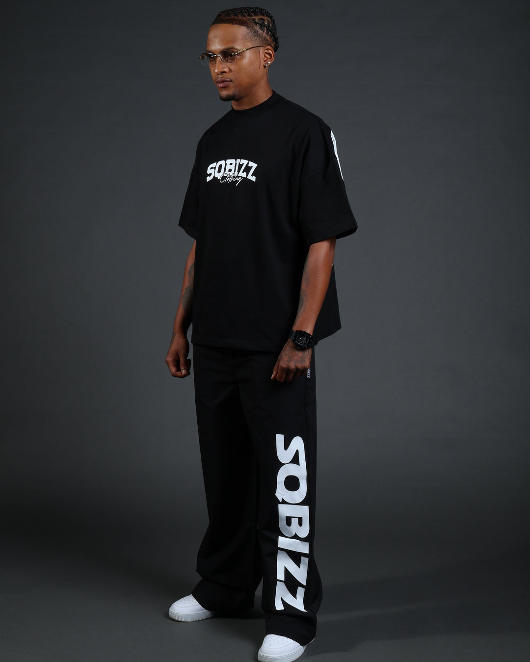 Motto Tee In Black/White