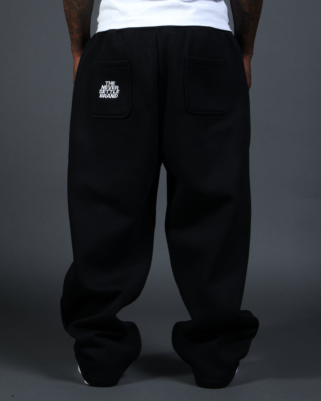 Bizz Sweatpants in Black/White