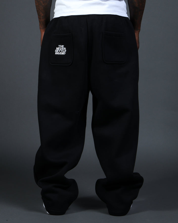 Bizz Sweatpants in Black/White