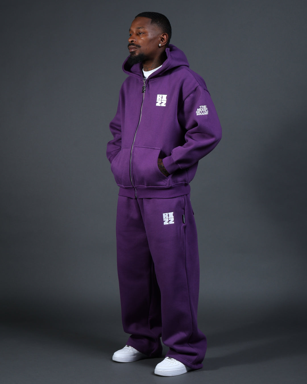 Bizz Sweatpants in Purple/White