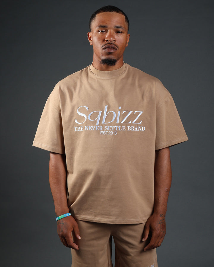 Prestige Tee in Tan/White
