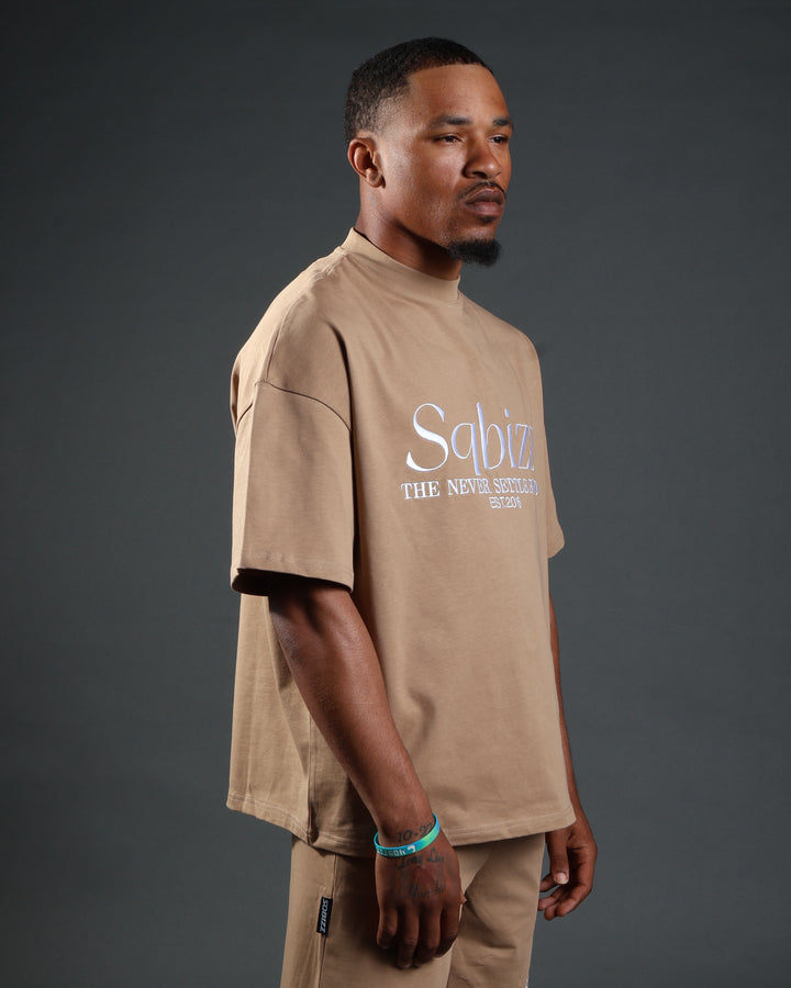 Prestige Tee in Tan/White
